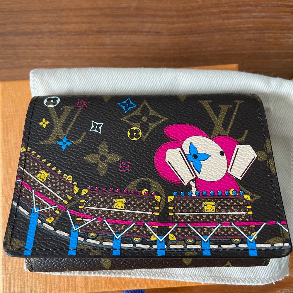 LOUIS VUITTON 2020 CHRISTMAS VIVIENNE WALLET VICTORINE MONOGRAM PINK M69751